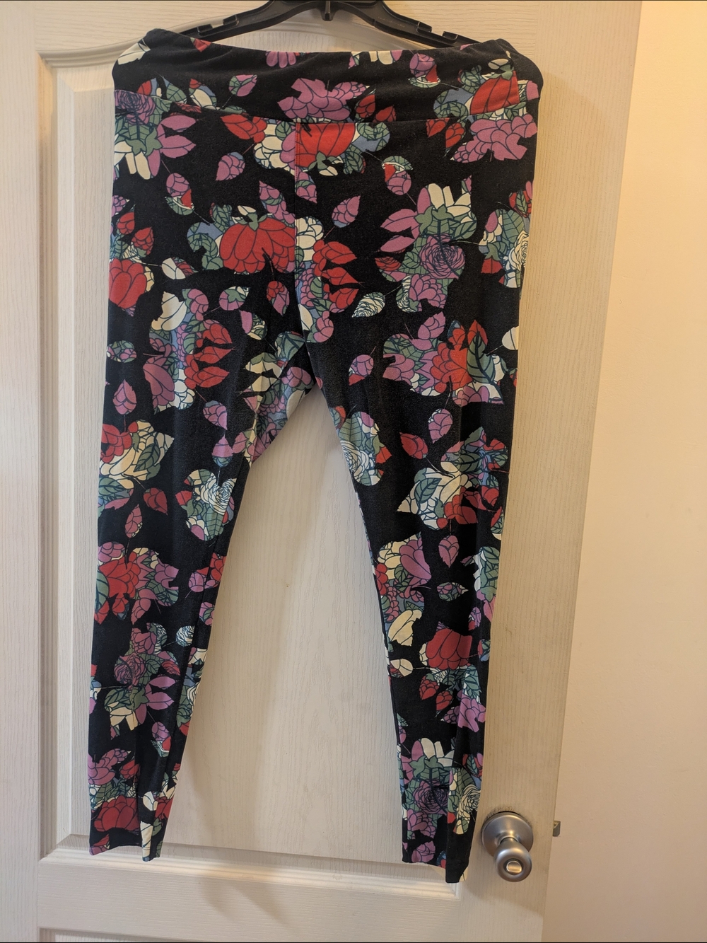 LuLaRoe T&C Leggings Black With Floral Accent Print